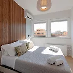 Sangio - Lovely In Apartment Rom